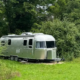 Kamperen in een luxe airstream in noord frankrijk midden in de natuur